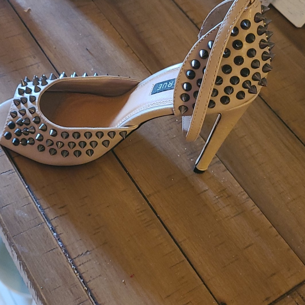 Shoes - Picture 3 of 3